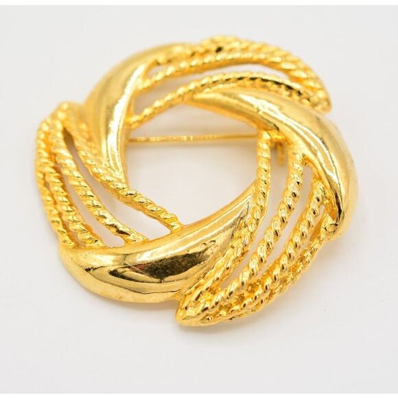 Vintage Round Pin Brooch Wreath Shiny Yellow Gold Tone Chunky Retro 1980s BinAC - Picture 2 of 12